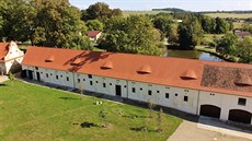 Pro osvícené vlastníky je zámecký areál architektonický a funkční celek, a to... Pro osvícené vlastníky je zámecký areál architektonický a funkční celek, a to...