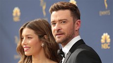 Hereka Jessica Bielová a její partner herec Justin Timberlake na cenách Emmy...