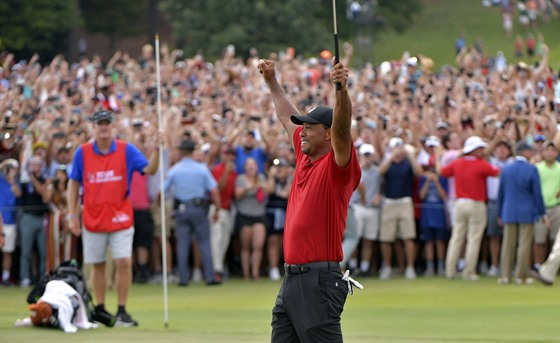 Tiger Woods vyhrál Tour Championship v Atlant, na PGA Tour zvítzil poprvé po...