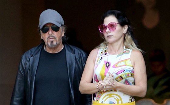 Al Pacino a Meital Dohanová (West Hollywood, 23. záí 2018)