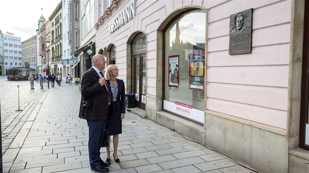 Pamtní deska nov pipomíná na olomouckém Horním námstí dm, v nm roku 1683...