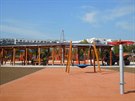 Na Černém Mostě vedle kulturního centra Plechárna se buduje nový park Divočina. Na pozemku již vznikly nové štěrkové cesty, stroje na cvičení, hřiště na petanque, lavičky
a stoly...... Na Černém Mostě vedle kulturního centra Plechárna se buduje nový park Divočina. Na pozemku již vznikly nové štěrkové cesty, stroje na cvičení, hřiště na petanque, lavičky
a stoly......