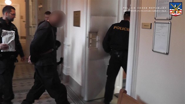 Soudce poslal muže do vazby Soudce poslal muže do vazby