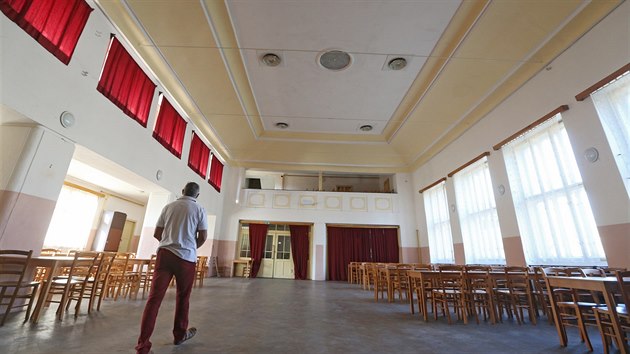 Nad stropem sokolovny jsou prolomené trámy. Lidi z vedení Černovic havarijní... Nad stropem sokolovny jsou prolomené trámy. Lidi z vedení Černovic havarijní...