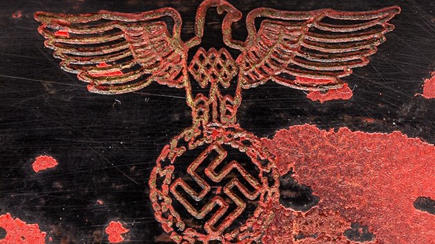 Detail z telefonu, který byl původně černý, ale následně byl přebarven na... Detail z telefonu, který byl původně černý, ale následně byl přebarven na...