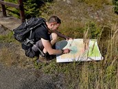 Historik libereckého muzea Ivan Rous v srdci Pytlácké jámy, kde před 20 miliony... Historik libereckého muzea Ivan Rous v srdci Pytlácké jámy, kde před 20 miliony...