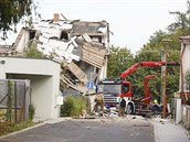 Exploze zničila rodinný dům v Mostkovicích na Prostějovsku. Uvnitř zemřel jeden... Exploze zničila rodinný dům v Mostkovicích na Prostějovsku. Uvnitř zemřel jeden...