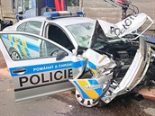 Muž v kradeném voze v Hradci Králové čelně narazil do policejní hlídky. (25.... Muž v kradeném voze v Hradci Králové čelně narazil do policejní hlídky. (25....