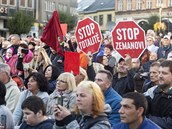 Prezident Miloš Zeman se během své návštěvy Olomouckého kraje setkal s lidmi v... Prezident Miloš Zeman se během své návštěvy Olomouckého kraje setkal s lidmi v...