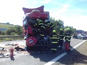 Dálnici D5 u Zdic na Berounsku uzavřela ve směru na Prahu nehoda dvou kamionů.... Dálnici D5 u Zdic na Berounsku uzavřela ve směru na Prahu nehoda dvou kamionů....