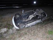 Auto se skutálelo směrem k frekventované silnici. Auto se skutálelo směrem k frekventované silnici.