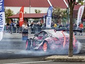 U olomouckého obchodního centra Olympia soupeřili závodníci v driftingu, kdy je... U olomouckého obchodního centra Olympia soupeřili závodníci v driftingu, kdy je...