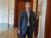Václav Bureš podle obžaloby obchodoval bez povolení se zbraněmi. Mimo jiné i se... Václav Bureš podle obžaloby obchodoval bez povolení se zbraněmi. Mimo jiné i se...