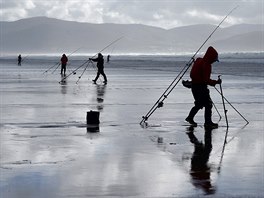 RYBAENÍ. I letos se na plái Inch na skotském poloostrov Dingle uskutenila...