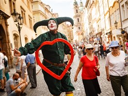 aky a kejklíe král mohou snad na Královské cest pipomínat nkteré osoby...