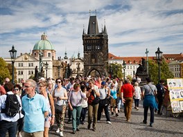 Karlv most je jednou z nejnavtvovanjích historických staveb v Praze a také...