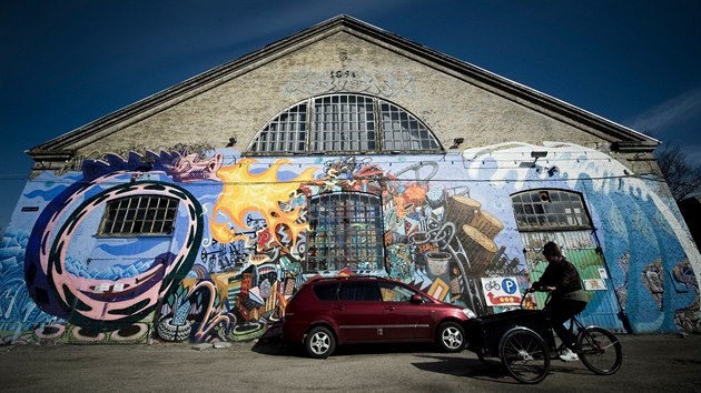 Cel Christiania je zhusta pokryt graffiti. (13. bezna 2012)