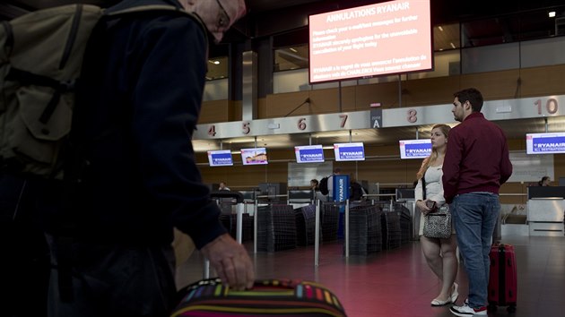 Stvka zamstnanc nzkonkladovch aerolinek Ryanair v esti evropskch zemch naruila plny vce ne desetitiscm cestujcch, firma zruila vce ne deset procent let. (28. z 2018)