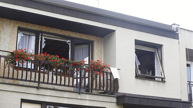 Exploze zniila rodinn dm v Mostkovicch na Prostjovsku. Uvnit zemel jeden lovk, dal dva byli zranni. Vbuch poniil i domy ve tech okolnch ulicch (jeden z nich na snmku). (22. z 2018)