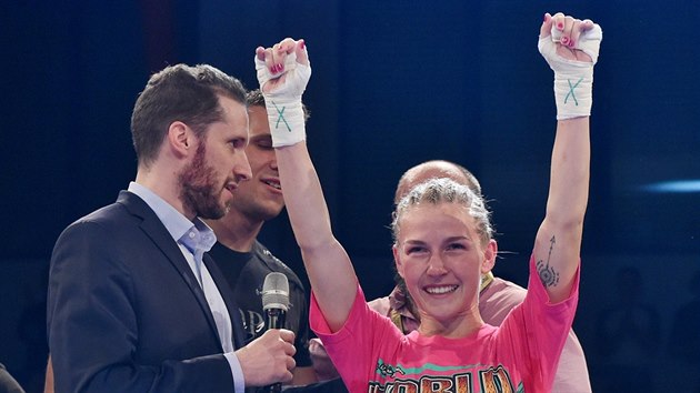 Fabina Bytyqi porazila Britku Denise Castleovou a stala se profesionln mistryn svta organizace WBC.
