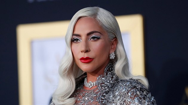 Lady Gaga na premie filmu Zrodila se hvzda (Los Angeles, 24. z 2018)