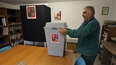 Ve Vysoké Lhotě, která má 15 obyvatel, je vždy potřeba zvolit aspoň pět... Ve Vysoké Lhotě, která má 15 obyvatel, je vždy potřeba zvolit aspoň pět...