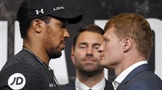Boxer Anthony Joshua (vlevo) a Alexandr Povětkin na tiskové konferenci. Boxer Anthony Joshua (vlevo) a Alexandr Povětkin na tiskové konferenci.