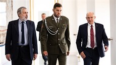 Kanoista Josef Dostál (uprostřed) se na Pražském hradě zúčastnil zahájení oslav... Kanoista Josef Dostál (uprostřed) se na Pražském hradě zúčastnil zahájení oslav...