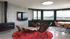 Samonosné židle od Macela Breuera nebo stůl Lobby Table od Vitry do interiéru s... Samonosné židle od Macela Breuera nebo stůl Lobby Table od Vitry do interiéru s...