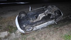 Auto se skutálelo směrem k frekventované silnici. Auto se skutálelo směrem k frekventované silnici.