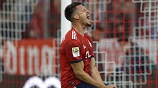 Sandro Wagner z Bayernu lituje zahozené šance proti Augsburgu. Sandro Wagner z Bayernu lituje zahozené šance proti Augsburgu.
