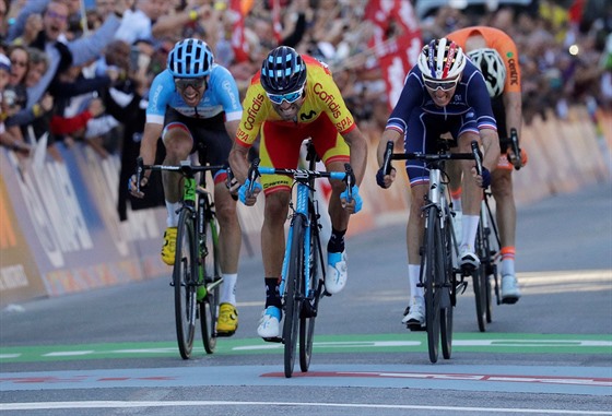 panl Alejandro Valverde (uprosted) finiuje v závod mistrovství svta v...