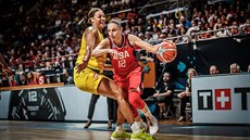Diana Taurasiová uniká australské protihráčce během finále mistrovství světa. Diana Taurasiová uniká australské protihráčce během finále mistrovství světa.