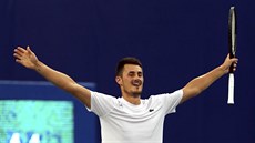 Australský tenista Bernard Tomic a jeho radost během turnaje v Čcheng-tu Australský tenista Bernard Tomic a jeho radost během turnaje v Čcheng-tu