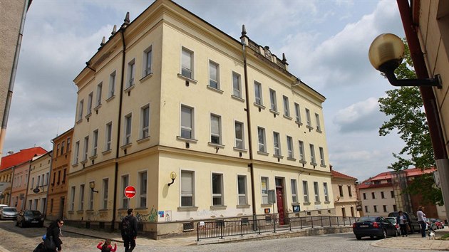 Aby budova v Brněnské ulici znovu mohla sloužit školským účelům, bude třeba... Aby budova v Brněnské ulici znovu mohla sloužit školským účelům, bude třeba...