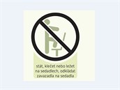 Stát na sedačkách nesmí!