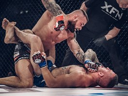 Karlos Vmola soupe v MMA s polskm bijcem Mateuszem Ostrowskm.