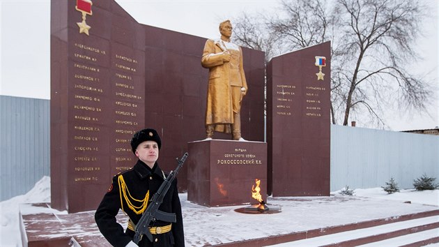 Jmno Anatolije epigy, jednoho z dajnch pachatel toku na Sergeje Skripala, je uvedeno na pamtnku vyznamenanch ruskch vojk v Blagovensku na ruskm Dlnm vchod. (5. z 2015)
