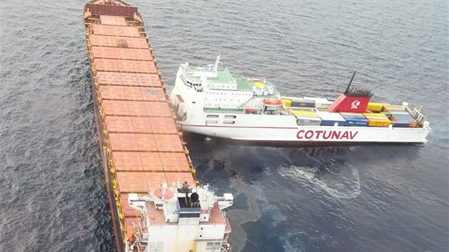 Mezi italskm pstavem Janov a francouzskm ostrovem Korsika se srazila kypersk kontejnerov lo a tunisk trajekt. (7. jna 2018)