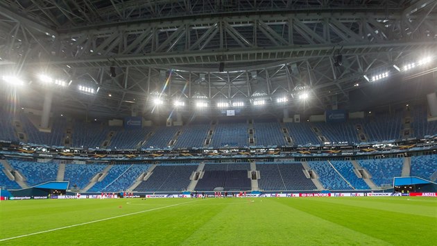 Stadion Krestovskij v Petrohradu pi trninku fotbalist Slavie ped utknm Evropsk ligy.