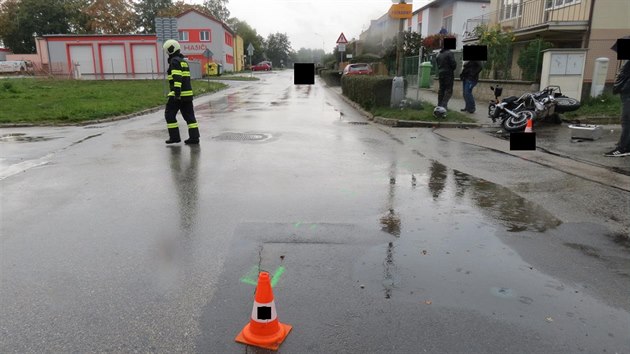 V Nov Velnici se srazilo osobn auto s motocyklem. (1. jna 2018)