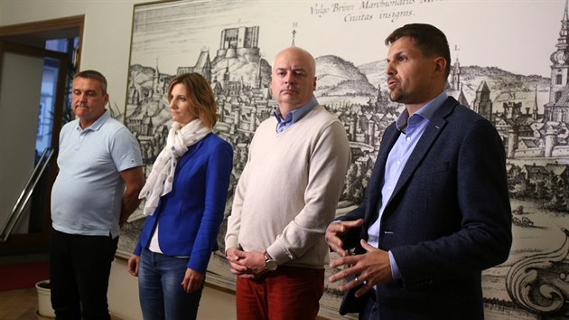 Brněnští lídři politických stran vyjednávají o nové koalici. Zleva Petr Vokřál (ANO), Markéta Vaňková (ODS, Oliver Pospíšil (ČSSD) a Petr Hladík (KDU-ČSL).