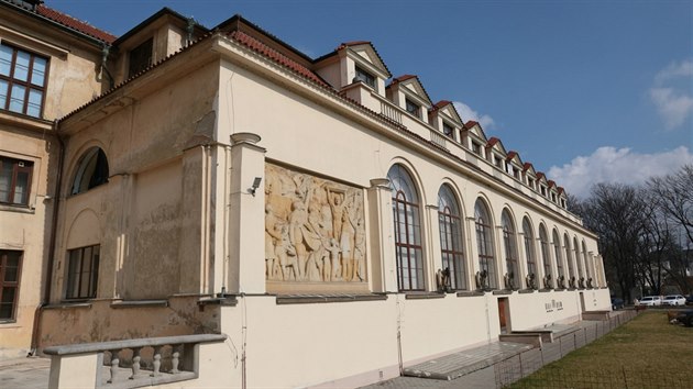 Tyrv dm. Slavnostnho oteven Tyrova domu v roce 1925 se zastnil prezident T. G. Masaryk.