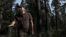 Lesní odborník Aleš Erber ze sdružení Pro Silva Bohemica prosazující šetrné... Lesní odborník Aleš Erber ze sdružení Pro Silva Bohemica prosazující šetrné...