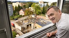 Ředitel jablonecké nemocnice Vít Němeček sleduje výstavbu potřebného pavilonu. Ředitel jablonecké nemocnice Vít Němeček sleduje výstavbu potřebného pavilonu.