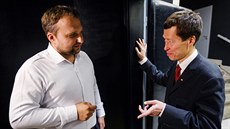 Marian Jurečka hovoří s Hayato Okamurou v pražském volebním štábu KDU-ČSL. (6.... Marian Jurečka hovoří s Hayato Okamurou v pražském volebním štábu KDU-ČSL. (6....