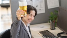 Pivo v práci někde není problém. Pivo v práci někde není problém.