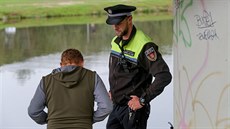 Budějovičtí strážníci našli při jedné kontrole hned čtyři pytláky u Vltavy pod... Budějovičtí strážníci našli při jedné kontrole hned čtyři pytláky u Vltavy pod...