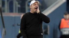 Slávistický kouč JindřichTrpišovský během utkání Evropské ligy na stadionu... Slávistický kouč JindřichTrpišovský během utkání Evropské ligy na stadionu...