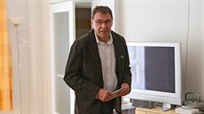 Bývalý starosta lipnice Ladislav Horký ve volební místnosti. Ačkoliv byl jen... Bývalý starosta lipnice Ladislav Horký ve volební místnosti. Ačkoliv byl jen...